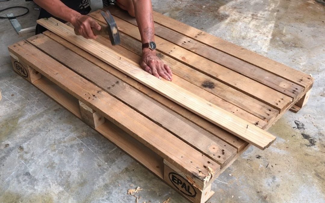 Design Recycling Wooden Pallet Project // How to build outdoor sofa tables from Old Pallets – DIY!