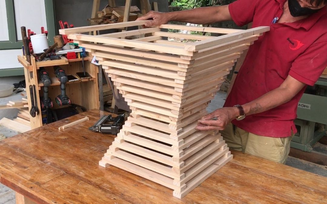 Amazing Woodworking Ideas // How To Make A Outdoor Coffee Table From Scrap Wood (Slat Bed Frame)