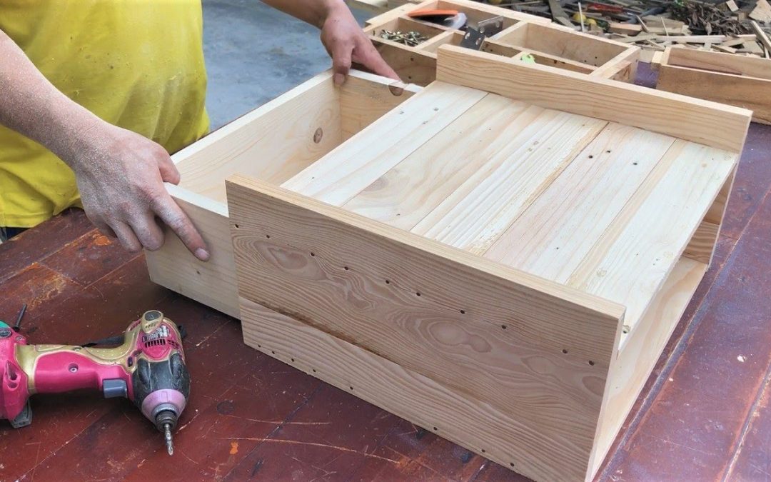 Best Design Ideas Pallet Woodworking Projects // DIY Coffee Cabinet Saving Space For Your Kitchen