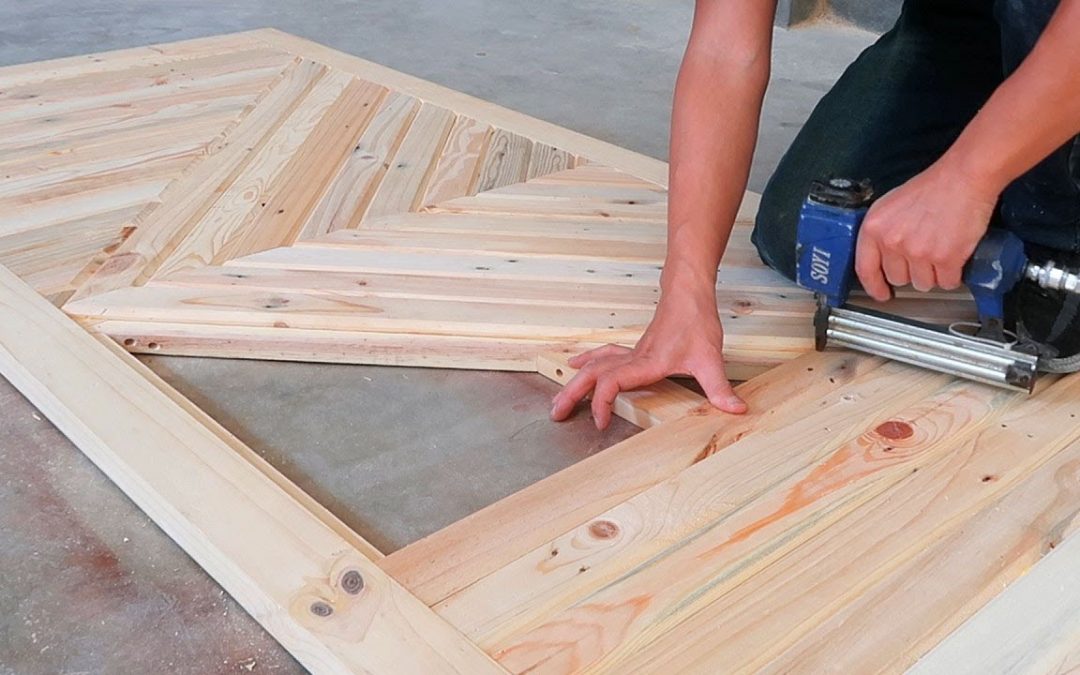 Amazing Pallet Woodworking Project // How To Build A Modern DIY Sliding Barn Door //DIY Woodworking